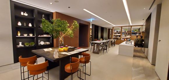 Restaurants lobby