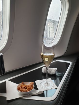 Welcome drink & nuts