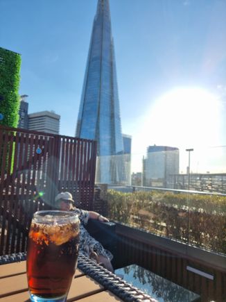 Enjoying a drink at 30 degrees on the terrace 