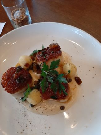 Pan seared scallops, celery root puree, granny smith apple