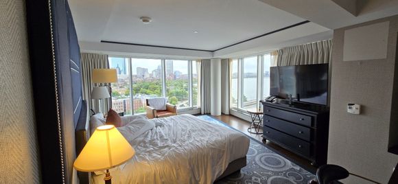 Charles River Suite, Main Bedroom