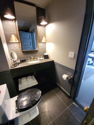 Toilet & Sink