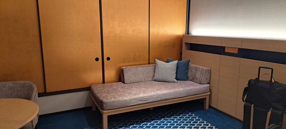 Did like the day bed and the colour of the window shades ( one lighter and one for black out.). The sun was heating the room well but the ac worked fine