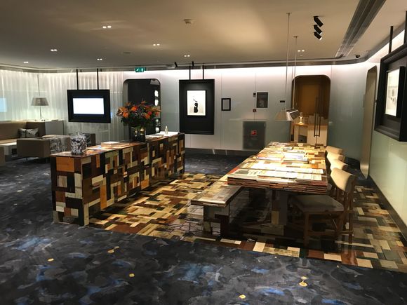 Centre hall of the private VIP-building, many corridors branch of to different themed private rooms