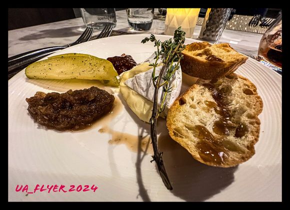 Chose Brie cheese appetizer as my desert.