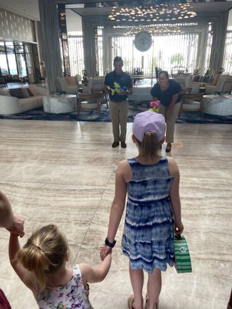 Welcoming kids with baloon animals. Top notch!