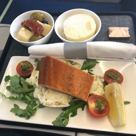 Band 3 cold dinner (lunchtime flight)