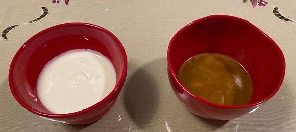 Cream & sauce for the cakes