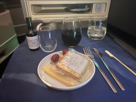 I skipped the dessert snd just had cheese and port; a nice enfing