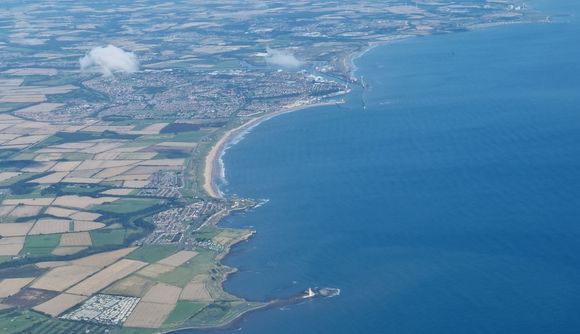 A bit of a long distance shot, as I was on the 'wrong' side, before the turn in towards NCL. 