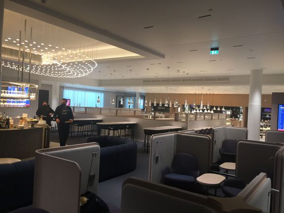 Non-Schengen lounge very quiet