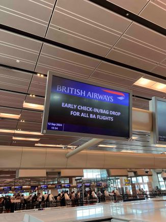 Early bag drop info screen at SIN