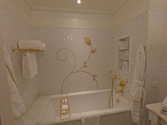 Bathtub