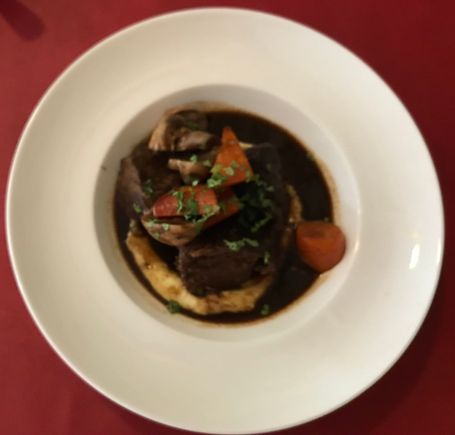 Beef cheeks with carrots , mushrooms & mash 