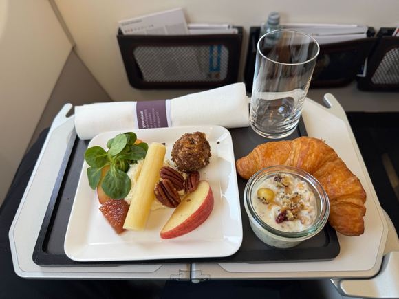 BRU-ZRH breakfast