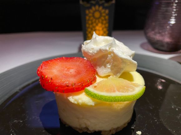 Key lime cheesecake was average to be honest.