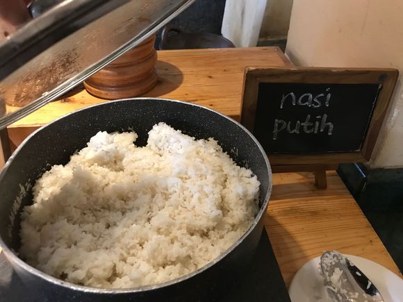 What's Indonesua without nasi putih