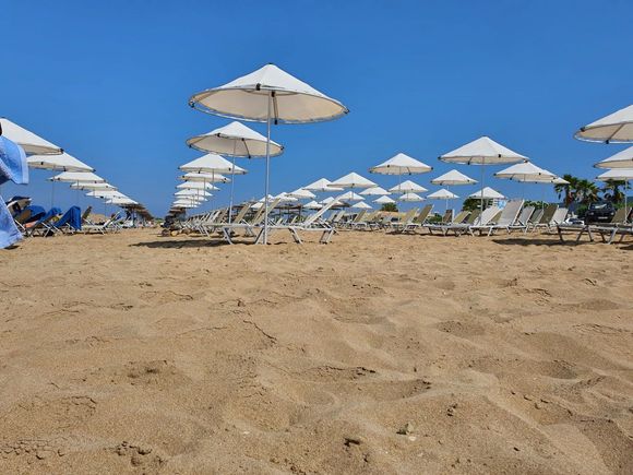 This belongs to a huge resort / apartment complex and it usually has security guards posted there as well, as "outsiders" are not allowed to use their umbrellas (guests wear wrist straps).