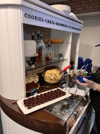 Each guest is allowed to choose one item from the desert cart