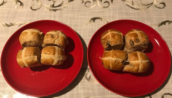 Hot cross buns from Tarte &  Bakery Brera 