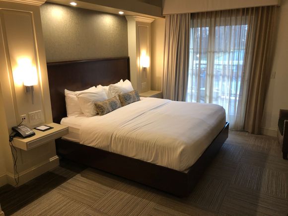 King suite bed