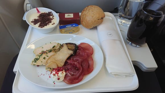 LH meal in Business Class, afternoon flight FRA-WAW, flight time 1 hr 20 min 