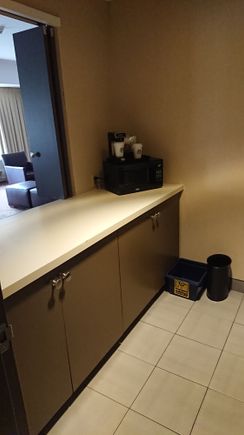Suite lower floor: bar.