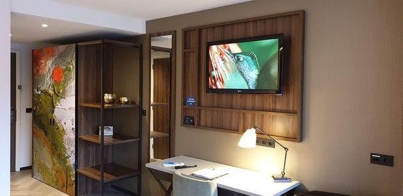 Desk had three available wall outlets plus two USB charging ports.
