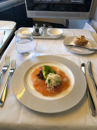Smoked salmon carpaccio (main meal)