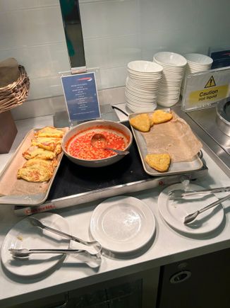 The cheese omelettes were hot and delicious.  The hash browns and beans were replenished as I took my plate away.