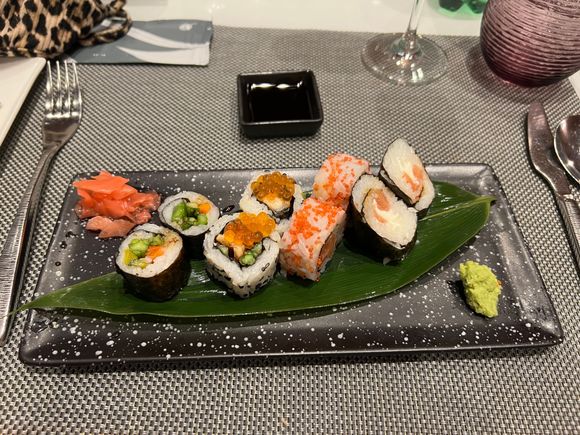 Al Mourjan Lounge Sushi