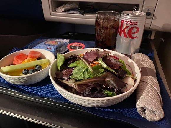 UA 201 HNL-GUM pre arrival meal which was the soba noodle salad and fresh fruits and a warm chocolate cookie.  Nice light and filling 