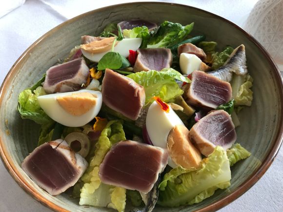 Salade Niçoise with tuna