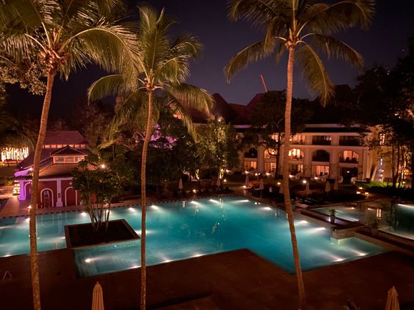 Pool view by night (2)