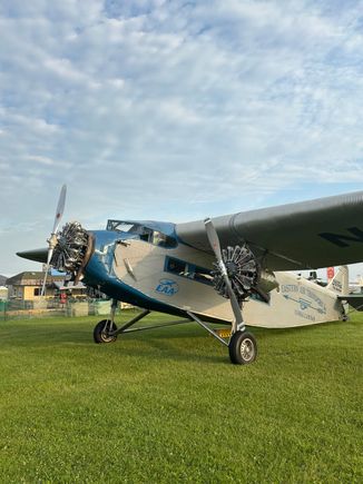 NC8407: Ford 4-AT-E Trimotor in the early morning light 