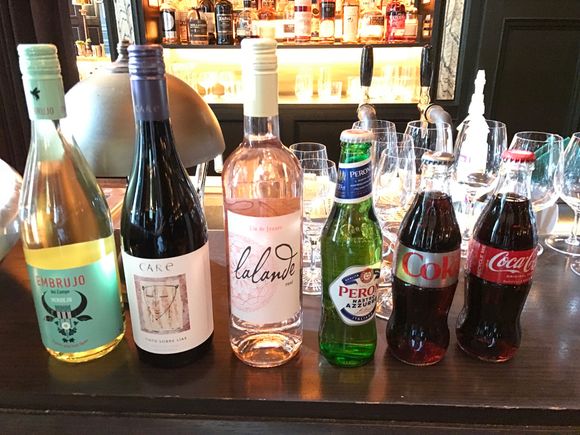 The choice of complimentary drinks at Kimtpton Fitzroy London's social hour