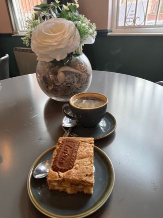 Biscoff blondie and an Americano