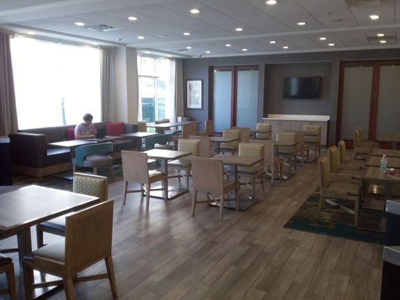 Hampton Inn breakfast area