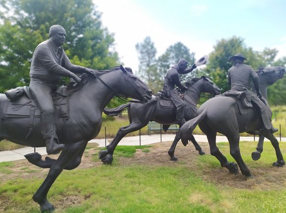 Amazing bronze sculptures in Oklahoma City representing the first land rush of arriving settlers