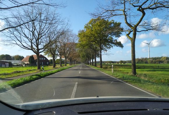 On the way to Bosscherheide through the Niederrhein countryside 