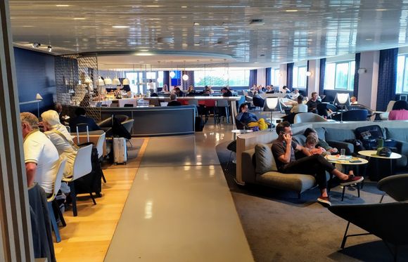 The Air France Business lounge in Paris CDG Terminal 2G is quite spacious and pleasant, although it can get crowded at peak times 