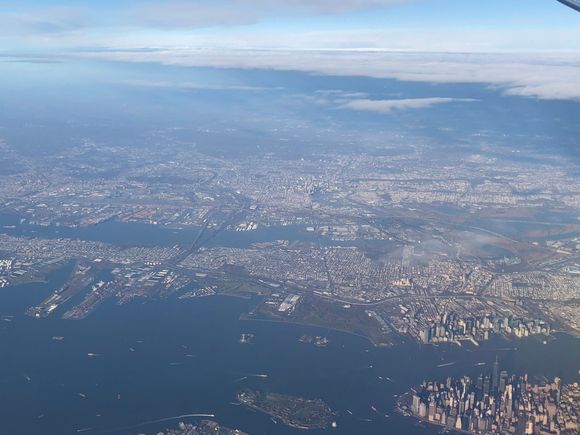 The windows were also perfectly clear and I got really fine shots out of them with my iPhone 8. NYC Downtown is in the bottom right corner; this was the closest we got to a shot of Manhattan unfortunately!
