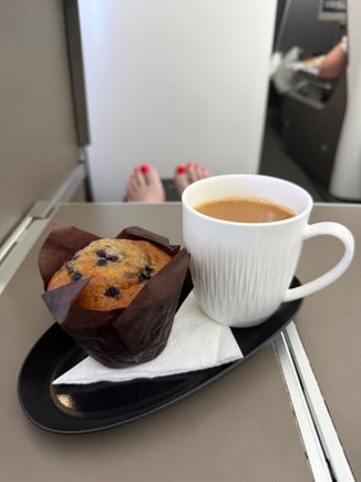 Pre landing, opted for muffin and tea. Blueberry muffin was served warm . Looking at others the Cornish pasty (or pastry as the menu calls it) didn’t look particularly appealing 