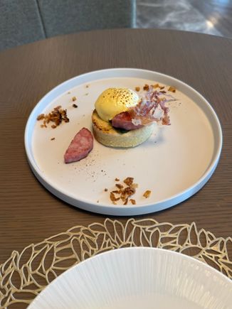 À la carte Benedict (no more crab + miso this time!) 