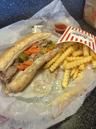 gaobest’s Chicago pics made me hungry for Chicago food yesterday, so I stopped at Portillo’s for a dipped Italian beef with giardiniera and fries. 