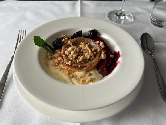 Puff Pastry tartlet, vanilla flavoured sake & pecan crumble
