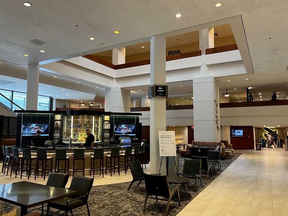 Ground floor lobby, where the bar doubles as the evening restaurant. The Concierge Lounge is on the mezzanine at the back of the photo. Because this was a weekend stay, the lounge was not serving breakfast or evening items, but it could be accessed with a key (Platinum Elliot and above) for sodas and water.