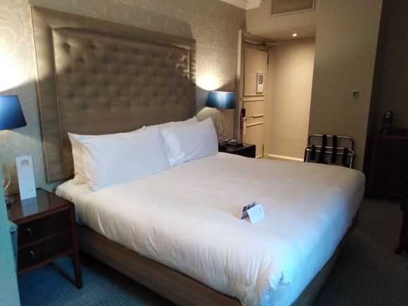 King bed room 319