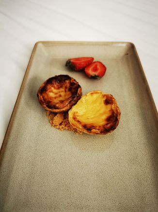 Welcome plate as gold