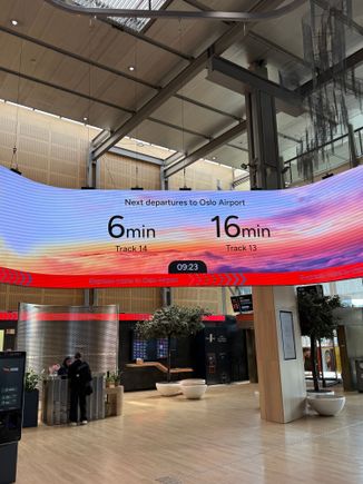 FlyV wait time for a direct train to Olso airport